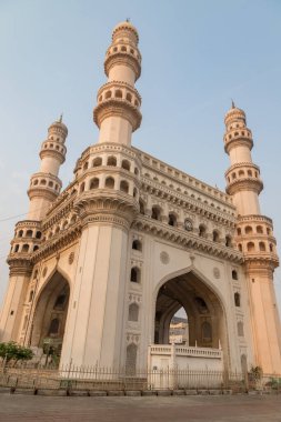 Charminar, 1591 'de inşa edilen Hyderabad, Hindistan' ın en tanınmış aşk yapıları arasında yer alıyor..