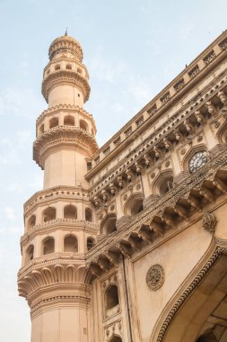 Charminar, 1591 'de inşa edilen Hyderabad, Hindistan' ın en tanınmış aşk yapıları arasında yer alıyor..
