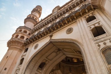 Charminar, 1591 'de inşa edilen Hyderabad, Hindistan' ın en tanınmış aşk yapıları arasında yer alıyor..