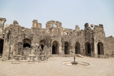 Hyderabad, Hindistan 'daki tarihi Golkonda kalesi. Golconda Kalesi' nin kalıntıları. 