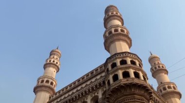 Hyderbad, Telangana, Hindistan 24 Mart 2022. Charminar Hyderabad ve Hyderabad 'ın en turistik yeridir. Ünlü miras turistlerle doludur..