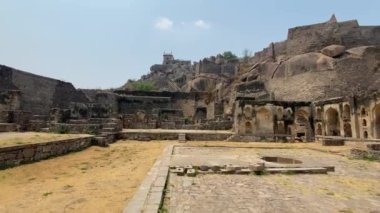 Hindistan 'ın Hyderabad kentindeki tarihi Golconda kalesi mimarisi, Kutub Şah Sultanları tarafından 11. yüzyılda inşa edilmiştir..