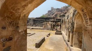 Hindistan 'ın Hyderabad kentindeki tarihi Golconda kalesi mimarisi, Kutub Şah Sultanları tarafından 11. yüzyılda inşa edilmiştir..