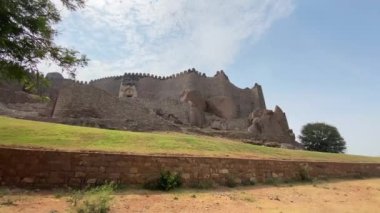 Hindistan 'ın Hyderabad kentindeki tarihi Golconda kalesi mimarisi, Kutub Şah Sultanları tarafından 11. yüzyılda inşa edilmiştir..