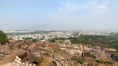 Hindistan 'ın Hyderabad kentindeki tarihi Golconda kalesi mimarisi, Kutub Şah Sultanları tarafından 11. yüzyılda inşa edilmiştir..