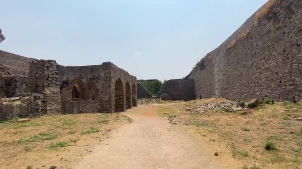 印度海得拉巴的历史建筑Golconda Fort是由Qutb Shahi Sultans在11世纪建造的 — 图库视频影像