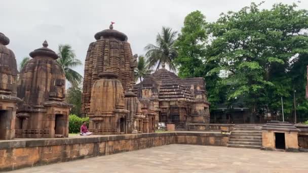 Odisha Bhubaneswar India April 2022 Muktesvara Tempel Kedar Gouri Parktempels — Stockvideo