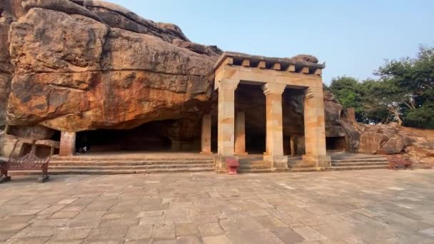 2022年4月4日 印度普利奥迪沙 Rani Gumpha或女王的洞穴 在Udayagiri和Khandagiri Caves Bhubaneswar Odisha India Rani — 图库视频影像