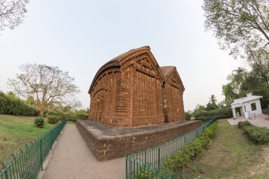 Malla Dynasty 'nin süslü terasotta Hindu tapınakları. Hindu tapınağı 17. yüzyılda Bishnupur, Batı Bengal, Hindistan' da inşa edildi..
