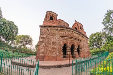 1643 yılında Bishnupur 'daki Pancha Ratna Tapınağı olarak da bilinen tarihi Shyam Rai tapınağı ünlü bir turizm merkezidir.