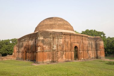 Chika ya da Chamkan Mescidi, Hindistan 'ın batısında yer alan Gaur, Batı Bengal' de 13. ve 16. yüzyıllarda Bengal 'in Müslüman kalıntılarının başkenti olan küçük bir caminin kalıntılarıdır..