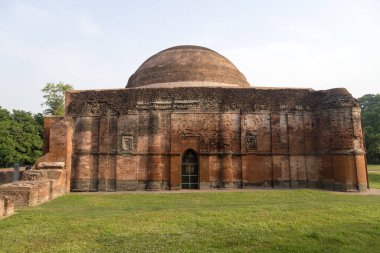 Chika ya da Chamkan Mescidi, Hindistan 'ın batısında yer alan Gaur, Batı Bengal' de 13. ve 16. yüzyıllarda Bengal 'in Müslüman kalıntılarının başkenti olan küçük bir caminin kalıntılarıdır..