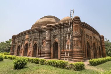 Lottan Mescidi, Hindistan 'ın batısında, Gaur' da 13. ve 16. yüzyıllarda Bengal 'in Müslüman nawabs' lerinin başkenti olan küçük bir caminin kalıntılarıdır..