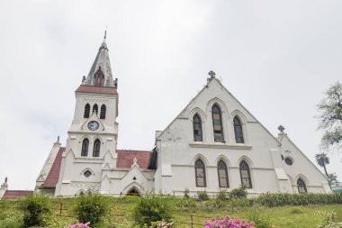 Saint Andrews Kilisesi, alışveriş merkezi, Darjeeling Bhanu Bhawan 'ın karşısındaki tepenin üstünde..