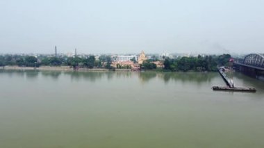 Dakshineswar Kali Tapınağı, Kolkata yakınlarında Dakshineswar 'da bulunan bir Hindu tapınağıdır. Hooghly Nehri 'nin doğu kıyısında..