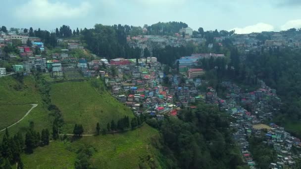 Vista Aérea Ciudad Darjeeling Sobre Una Montaña Los Himalayas Día — Vídeo de stock