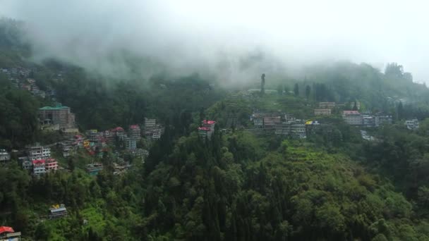Вид Воздуха Город Дарджилинг Над Горой Гималаях Облачный День Западной — стоковое видео