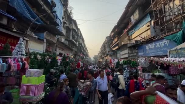 뭄바이 2023 뭄바이 마하라슈트라 인도에서 크리스마스 유명한 크로포드 주위에 붐비는 — 비디오