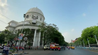 Kolkata, Batı Bengal, Hindistan 13 Nisan 2022. Kolkata 'daki ünlü GPO ofisinin manzarası, şehirdeki sömürge binaları..