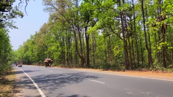 2022年4月13日 在印度加尔各答 一个骑摩托车底盘的人被称为Jugaad Gadi — 图库视频影像