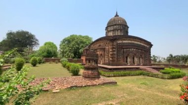 Bishnupur, Batı Bengal, Hindistan, 9 Nisan 2022 Antik Radhashyam Tapınağı 'nın dış cephesi.