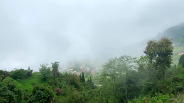 Zicht Darjeeling Stad Een Berg Himalaya Een Bewolkte Dag Bij — Stockvideo