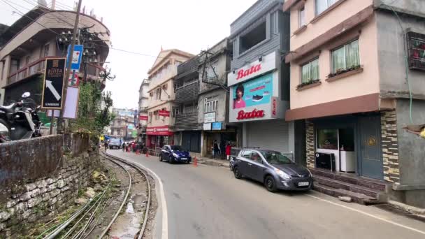 Darjeeling West Bengal Indie Kwietnia 2022 Widok Ulicę Darjeeling Torów — Wideo stockowe