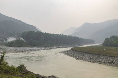 Sikkim, Hindistan 'daki güzel teesta nehri. Teesta nehri, sikkim ve batı Bengal' den geçen, Himalayalar 'ın pauhunri dağından yükselen uzun bir nehirdir..
