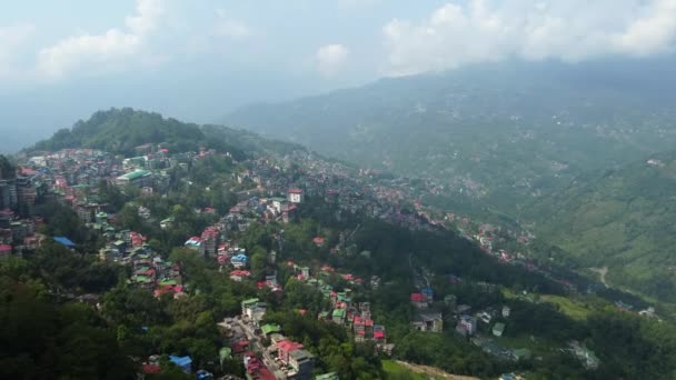Flygfoto Över Molnigt Dag Gangtok Stad Huvudstad Sikkim Staten Norra — Stockvideo