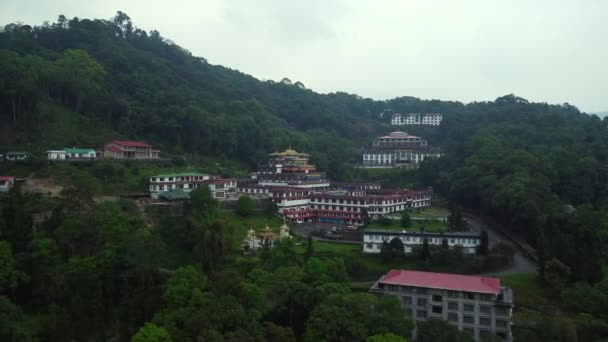 Vista Aérea Mosteiro Ranka Lingdum Mosteiro Pal Zurmang Kagyud Gangtok — Vídeo de Stock