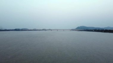Hindistan 'da Brahmaputra nehri üzerindeki Saraighat Köprüsü, Assam' da Brahmaputra nehri üzerine inşa edilen ilk köprüdür..