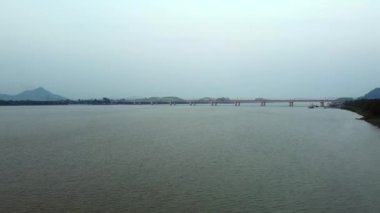 Hindistan 'da Brahmaputra nehri üzerindeki Saraighat Köprüsü, Assam' da Brahmaputra nehri üzerine inşa edilen ilk köprüdür..