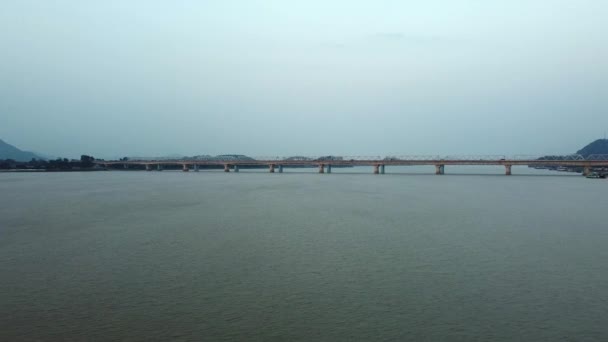 Hindistan Brahmaputra Nehri Üzerindeki Saraighat Köprüsü Assam Brahmaputra Nehri Üzerine — Stok video