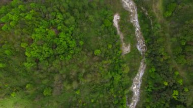 Himalayalar 'ın manzarası ve dağı ve Senge dzong arunachal Pradesh nehri. 