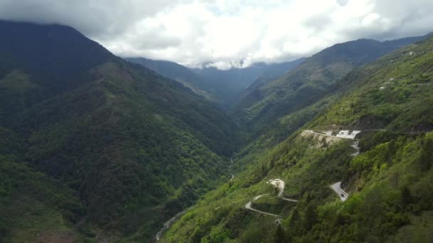 Die Landschaft Und Der Berg Des Himalaya Und Des Flusses — Stockvideo