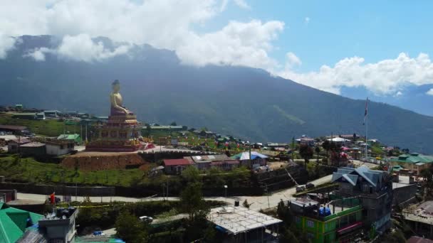 Riesige Buddha Statue Mit Strahlend Blauem Himmel Abend Tawang Arunachal — Stockvideo