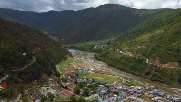 Dirang Nehri Vadisinin Derinliklerindeki Dirang Kasabası Hindistan Batısındaki Arunachal Pradesh — Stok video