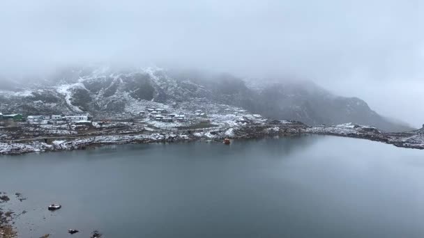 Nieve Cayendo Las Montañas Con Lago Shree Swayambhu Mandir Paso — Vídeos de Stock
