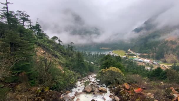 Vattenfall Väg Till Shungetsar Lake Eller Madhuri Sjö Molnigt Landskap — Stockvideo