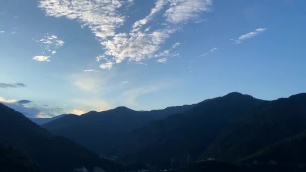 インドのアナカチュラルプラデシュでの夕方のヒマラヤの風景と山 — ストック動画