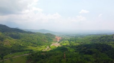 Hindistan 'daki Kohima köyünün güzel manzarası ve dağının manzarası.