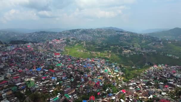 在印度 科希马 纳加尔邦 城市景观的空中景观 以及山坡上的建筑物和房屋 — 图库视频影像