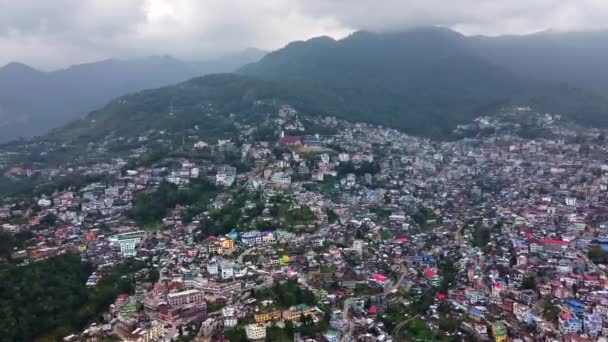Légi Kilátás Városkép Épületek Otthonok Mentén Domboldalon Kohima Nagaland Indiában — Stock videók