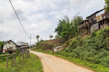 Songtal, Manipur Hindistan 16 Mayıs 2022 Songtal Village, Manipur, Kuzey Doğu Hindistan 'da geleneksel ahşap evler