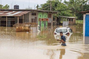 Silchar, assam 19 Mayıs 2022 'de Silchar, assam Hindistan Barak Nehri' ndeki küçük kasaba manzarası 19 Mayıs 2022 'de sular altında kaldı..