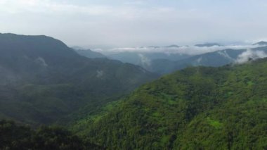 Ragailong köyü khoupum barajı yakınlarındaki Nungba 'daki güzel dağ vadisinin hava manzarası. Hindistan 'daki Manipur' un doğa manzarası.