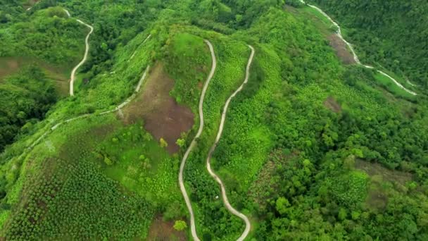 インドのカンポピマニアの美しい山と道路の景色の空中ビュー — ストック動画