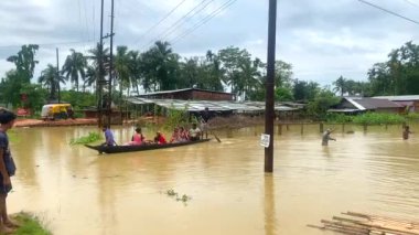 Silchar, Assam, Hindistan 19 Mayıs 2022 tarihinde 2022 Muson döneminde, barak nehri Hindistan 'da Manipur, Nagaland, mizoram ve assam eyaletleri boyunca 900 kilometre akar. Şiddetli sağanak yağış nedeniyle sular altında kaldı.