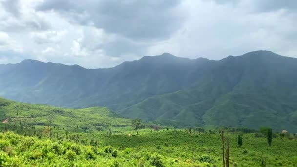 Vue Aérienne Belle Vallée Montagne Dans Route Guite Près Village — Video