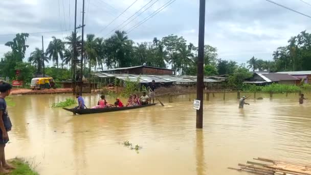 2022年5月19日在2022年季风期间 苏台河流经印度的曼尼普尔 那加兰 米佐拉姆和萨姆邦900公里 暴雨导致水淹 — 图库视频影像
